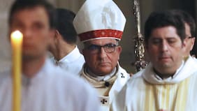 “Gracias a Dios el ‘monstruo’ reaccionó”: Chomali le hace la cruz a chistes que “jugaron con la fe” en inicio del Festival