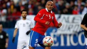 El día que La Roja perdió al hombre venido del planeta gol: el último partido del Chupete Suazo con Chile