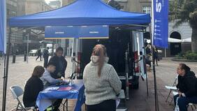 Metro Universidad de Chile y Plaza de Armas se transforman en vacunatorios móviles este fin de semana