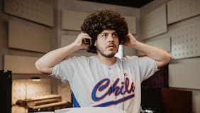 Vicente Cifuentes se pasa a la vereda del rock y lo tropical en “Vichi”, su refrescante nuevo disco