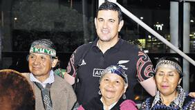 Mapuches recibieron a los All Blacks con un ritual que no se hacía hace más de un siglo