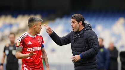 Por decisión de Gago: Charles Aránguiz se pierde el próximo partido de Universidad de Chile
