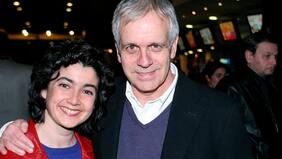 "Me dijo '¿quieres que te pida pololeo?'. 'Sí poh'. Y me pidió pololeo a la salida del cine Pedro de Valdivia, y así llevamos 25 años…": la historia de amor de Paulina Urrutia y Augusto Góngora