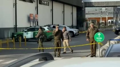 Pánico por tiroteo en Mall de Talca: guardia de 43 años socorre a cliente ante inminente asalto y resulta herido a bala