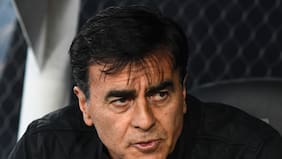 “Esperó que me vaya para hablar y tratar de difamarme…”: Quinteros le contesta al presidente del CSD Colo Colo que acusó vínculos con representantes