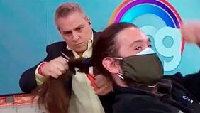 Demandó a Mega por $ 600 millones y obtuvo acuerdo por diez: termina caso judicial del camarógrafo al que Viñuela le cortó el pelo en el matinal