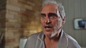 Beau is Afraid: así es el tráiler de la nueva película de Joaquin Phoenix con participación de los chilenos León & Cociña