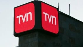 Destacado periodista de TVN se despide tras 4 años en el canal: rostros de la estación reaccionaron