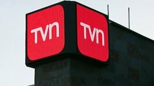 Destacado periodista de TVN se despide tras 4 años en el canal: rostros de la estación reaccionaron