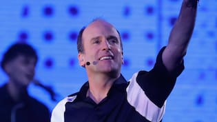 Revive la histórica rutina de Stefan Kramer en la primera noche del Festival de Viña: imitó a Boric, Kast y Piñera