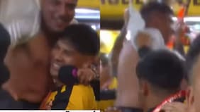 Periodista quedó semidesnudo en celebración de título de Coquimbo Unido: los mismos jugadores lo empelotaron