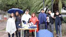 Con kit de lluvia: así los liceos de la Red SOFOFA combaten el ausentismo escolar por mal tiempo y fenómeno de El Niño