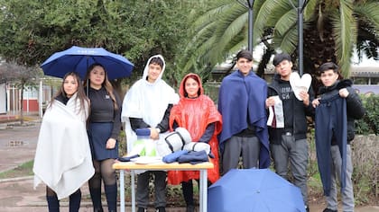 Con kit de lluvia: así los liceos de la Red SOFOFA combaten el ausentismo escolar por mal tiempo y fenómeno de El Niño