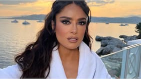 “Y andan diciendo que se operó el rostro”: Salma Hayek publicó foto al natural mostrando arrugas y canas