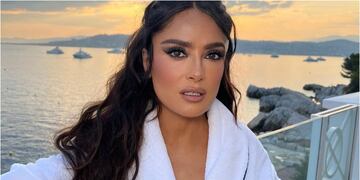 “Y andan diciendo que se operó el rostro”: Salma Hayek publicó foto al natural mostrando arrugas y canas