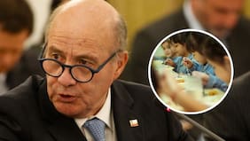 “Es como que revisen la carta de una pareja ¿no?“: Ministro Quiroz molesto por filtración de oficios sobre recortes