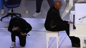Un reto a la NFL: Eminem se arrodilló en el Super Bowl y homenajeó a Black Lives Matter