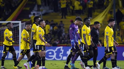 “La conch… put… de sus madres, así no”: referente de Barcelona estalla contra sus compañeros por triunfo de la UC