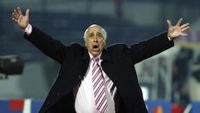 El estado de salud de don Nelson Acosta empeoró y preocupa al fútbol chileno