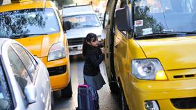 Deberán "viajar en silencio y sin comer": así es el protocolo de furgones escolares para la vuelta a clases