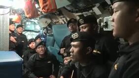 Cantos y guitarra: El último video que retrata a los marinos del submarino hundido en Indonesia