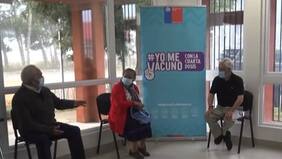 “Usted se apartó tanto de la ley de Dios”: el inesperado comentario de vecino que charló con Piñera antes de vacunarse