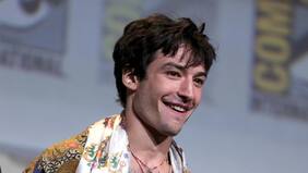 Warner Bros paralizó todos los proyectos de Ezra Miller tras su arresto