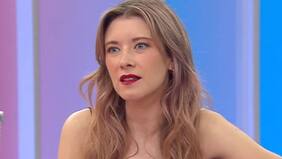 En medio de rumores por supuesto romance: captan encuentro de Carla Jara con animador de TV en el Festival de Olmué