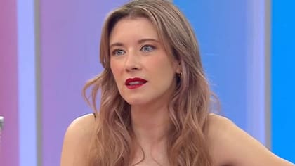 En medio de rumores por supuesto romance: captan encuentro de Carla Jara con animador de TV en el Festival de Olmué