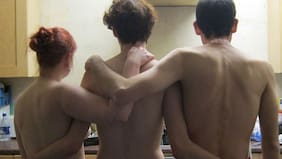 Un 17% de los chilenos se pasea desnudo en su casa según estudio