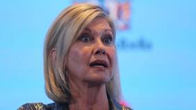 La incómoda pregunta a Olivia Newton-John por la “versión chilena” de la canción de Grease