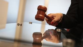 Fiscalía formaliza a alcalde por "acarreo" de personas en elección municipal