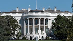 Vehículo chocó a gran velocidad contra puerta de la Casa Blanca: conductor murió