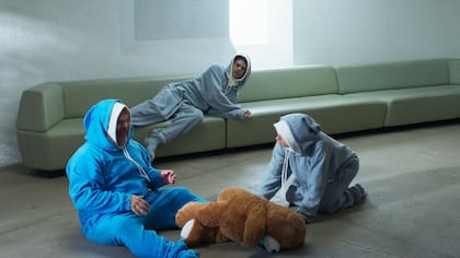 Jack Black se convierte en guagua en la nueva canción de Ca7riel y Paco Amoroso