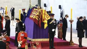 La emotiva vigilia que realizaron los ocho nietos de la reina Isabel II