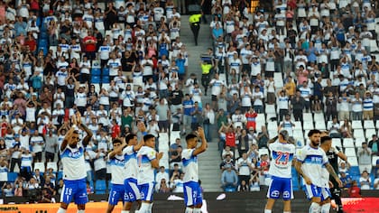 El drama que enfrenta Católica en Copa Libertadores: arriesga millonaria multa de la Conmebol