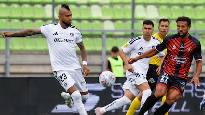 Arturo Vidal tuvo tenso cruce con hinchas de Colo Colo tras derrota con Limache