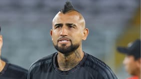 Sería futbolista: destapan foto que confirmaría estrecho vínculo entre Arturo Vidal y “amigo” que lo acusó ante PDI