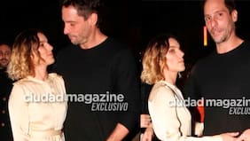 "Dio que hablar con su elegante look...": Maite Orsini acompañó a Gonzalo Valenzuela en estreno teatral en Buenos Aires