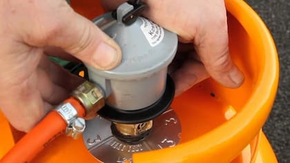 Gobierno confirma importante cambio en el prometido balón de gas y adelantó posible fecha: aún hay que esperar