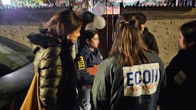 Supuestos hinchas de la “U” irrumpen en velorio colocolino para robar particular objeto: dispararon contra dos personas