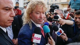 El bonito gesto de Farkas con bombero que perdió todo mientras combatía incendio de Valparaíso