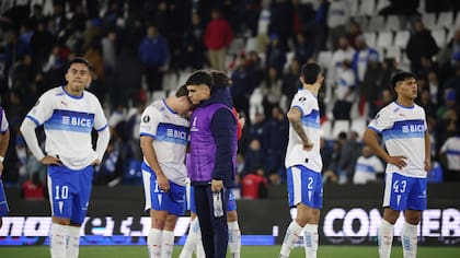 Conmebol golpea la mesa y sanciona a Universidad Católica: tendrán que pagar millonaria multa