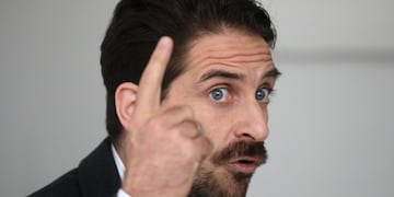 Candidato presidencial del FA Winter realiza punto de prensa 25/4/2025