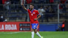 Rumores afirman que Mauricio Isla habría encontrado el amor con una joven bailarina