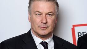 La pena que arriesga Alec Baldwin por el fatal accidente en el set de la película “Rust” ahora es mucho menor