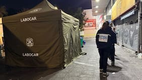 Presenta disparo en la cabeza: hallan cuerpo de hombre en plena vía pública en el centro de Santiago