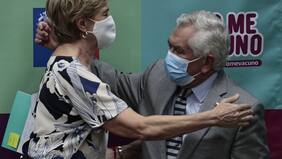 Evelyn Matthei sorprende al ministro Paris y anuncia que lo nombrará “hijo ilustre” de Providencia