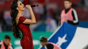 “Ya no soporto”: feroz troleo y ola memes generó inesperada interpretación de Emilia Dides del himno nacional en partido de la Roja