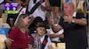 La increíble escena de un matrimonio discutiendo en clásico del Maracaná mientras su hijo llevaba una camiseta mitimiti